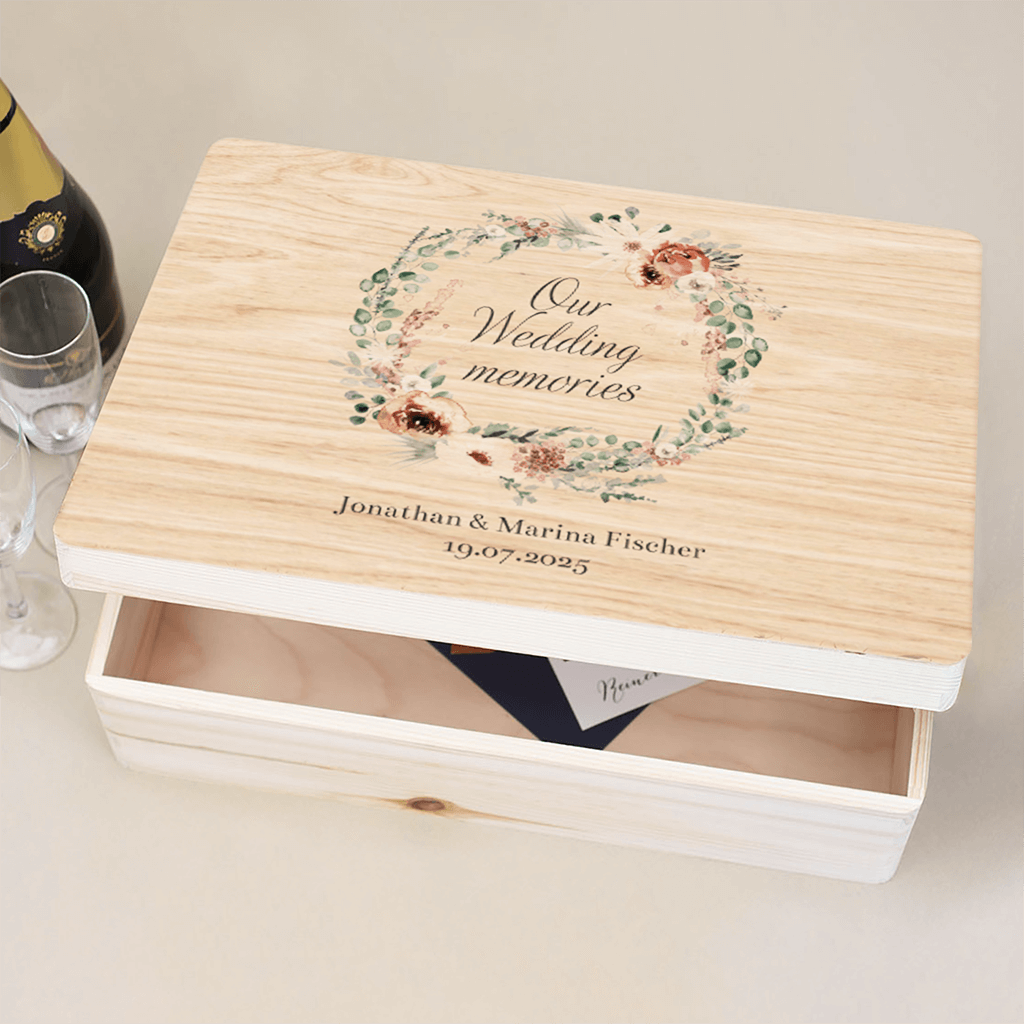 Stilvolle Erinnerungskiste mit Blumenkranz