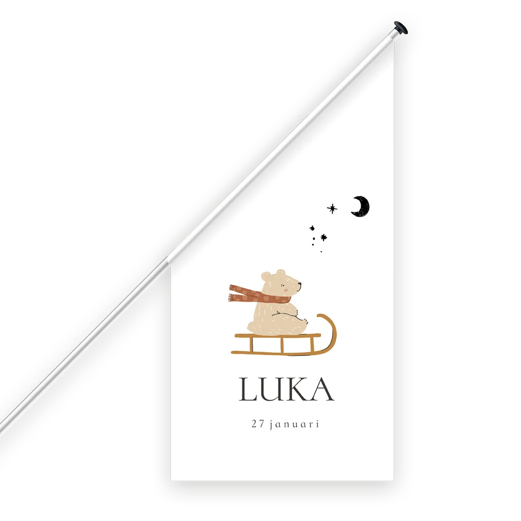 Winterse geboortevlag met beertje op slee