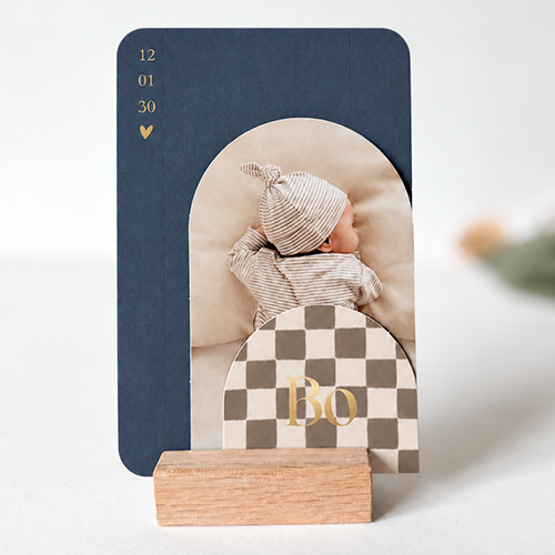 Stoer geboortekaartje jongen met een ruitje en babyfoto
