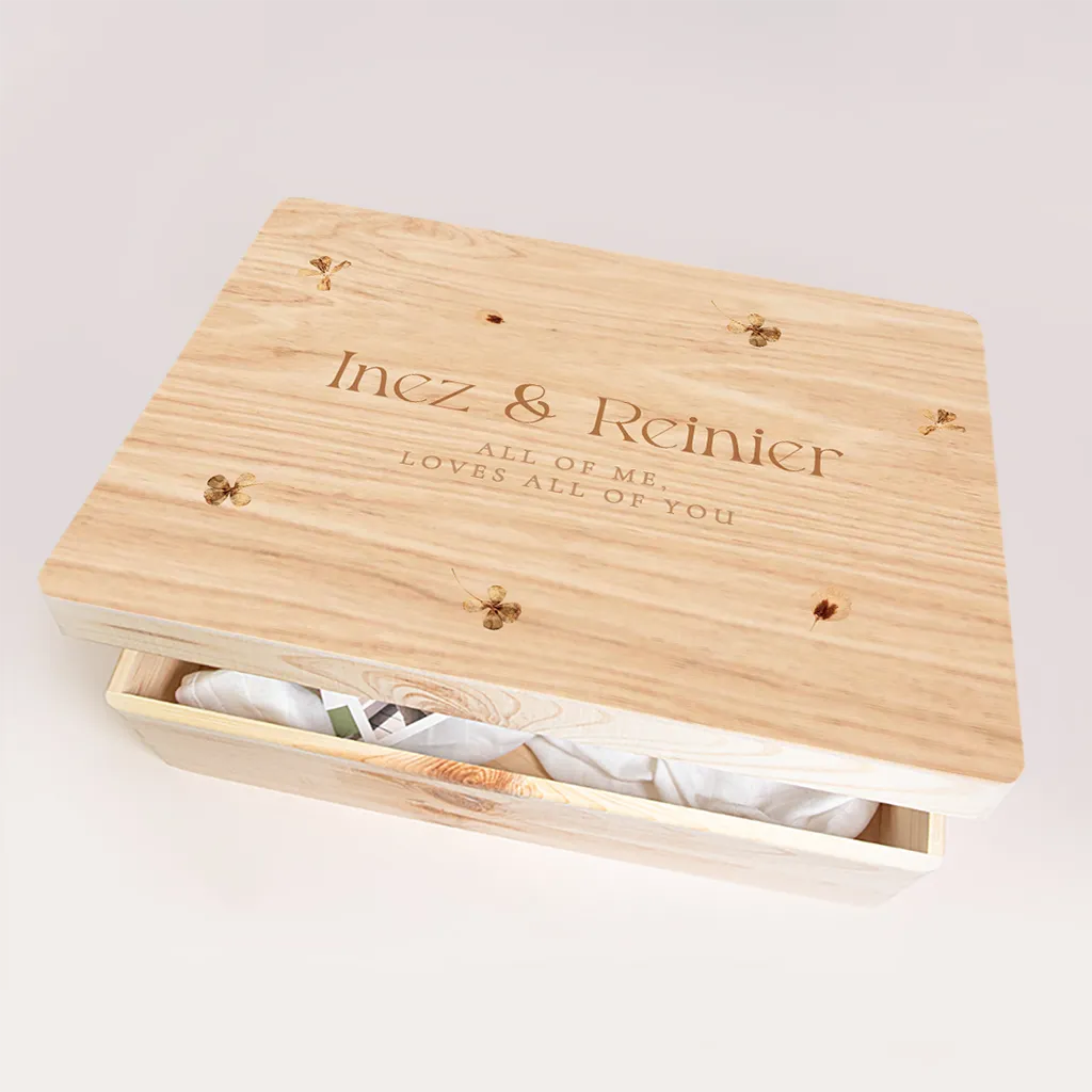 Elegante memorybox bruiloft met gedroogde bloemen