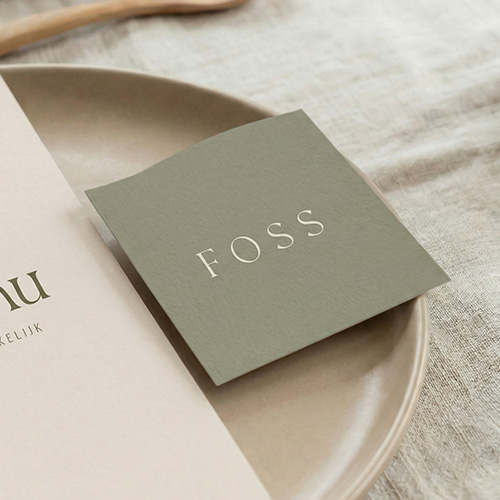 Naamkaartjes bruiloft modern golvende rand