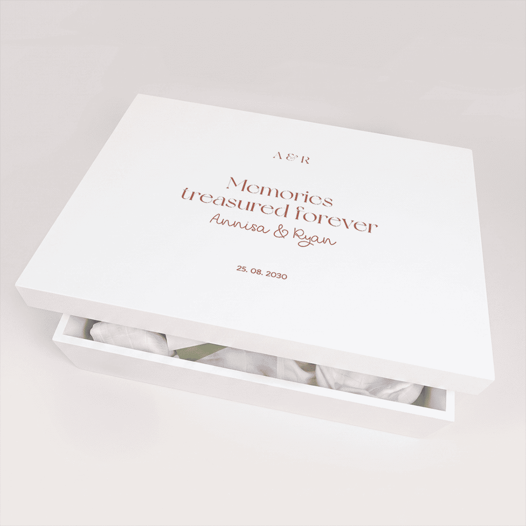 Erinnerungskiste zur Hochzeit mit Schrift in Terrakotta