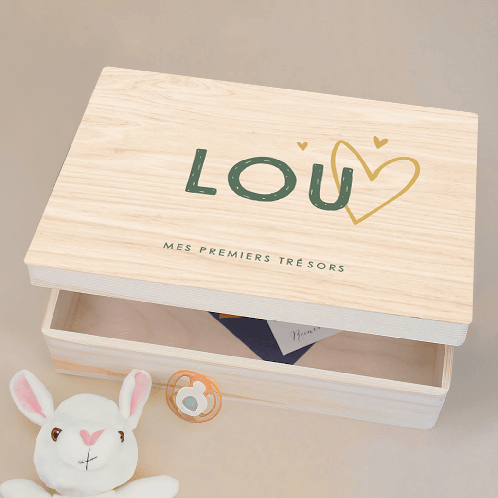 Boîte à souvenirs avec des coeurs et une écriture originale