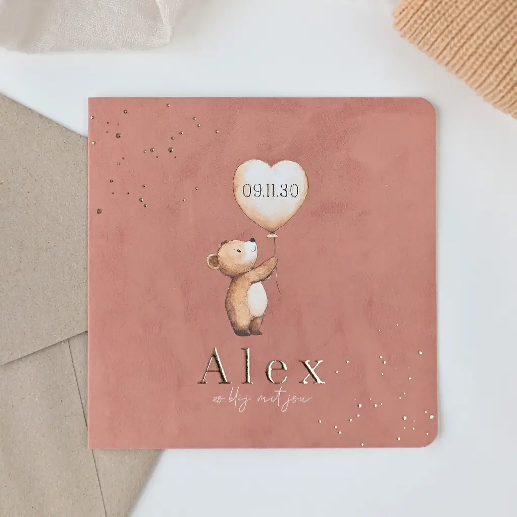 Lief unisex geboortekaartje met beer en ballon op velvet-look