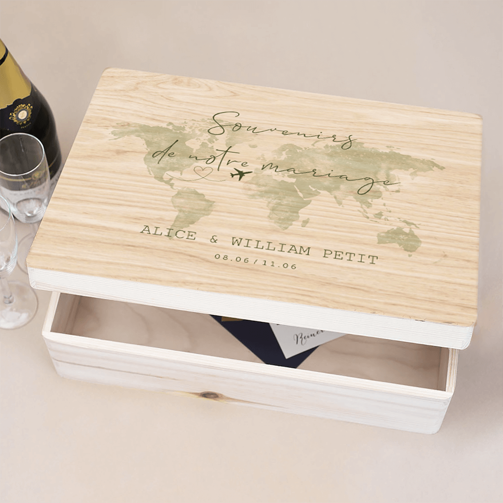 Boîte à souvenirs thème voyage avec carte du monde et avion