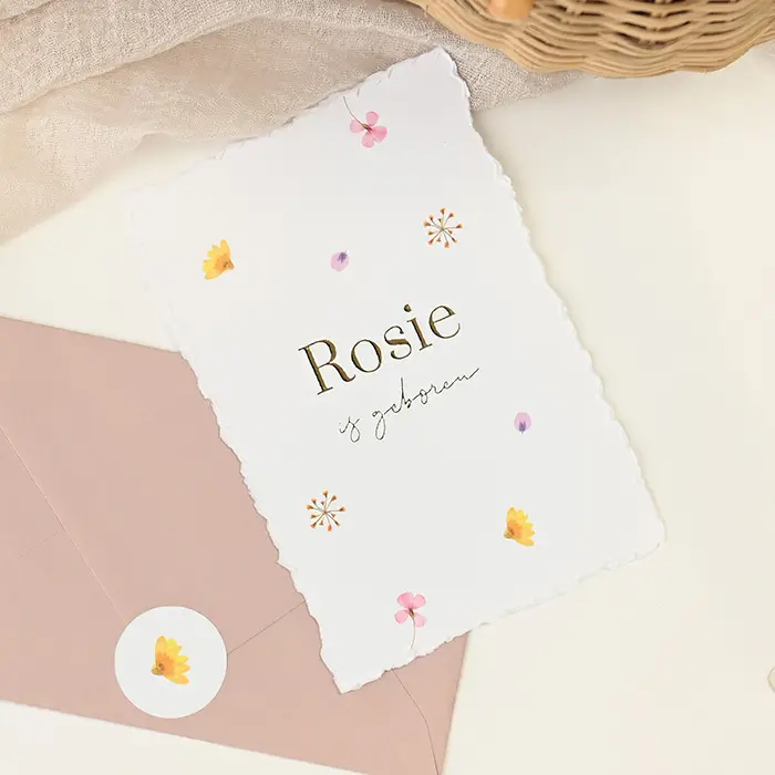 Geboortekaartje handgeschept papier look kleurrijke droogbloemen (DIY)