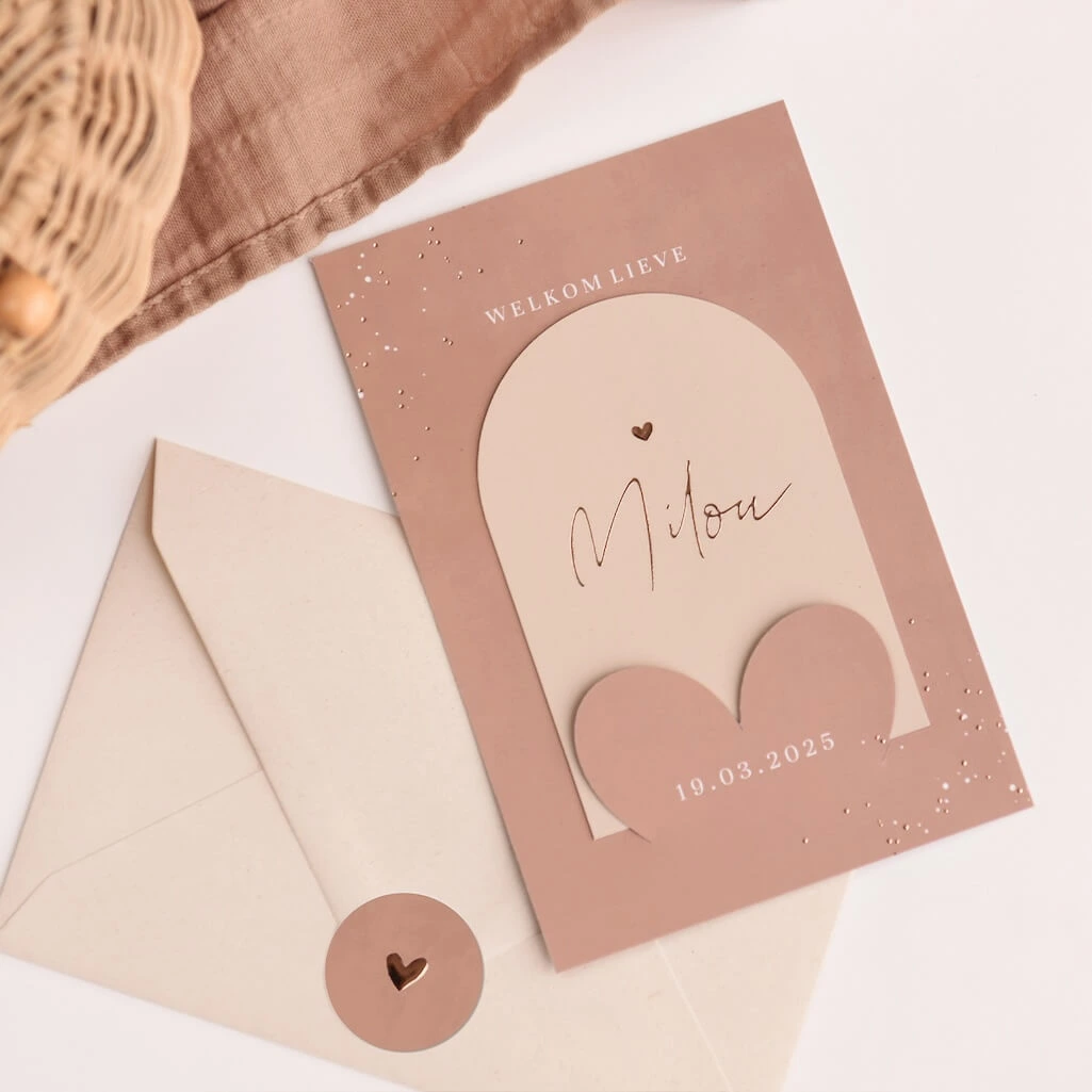 Roze velvet-look insteek geboortekaartje met roségoudfolie