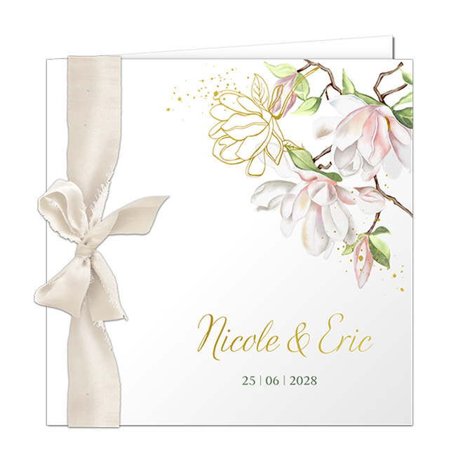 Trouwkaart magnolia bloemen met goudfolie en strik van lint