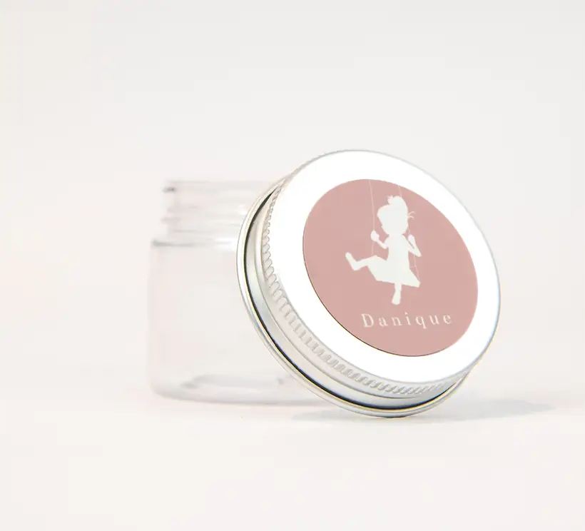 Naamsticker met silhouet meisje op schommel - per 25 stuks