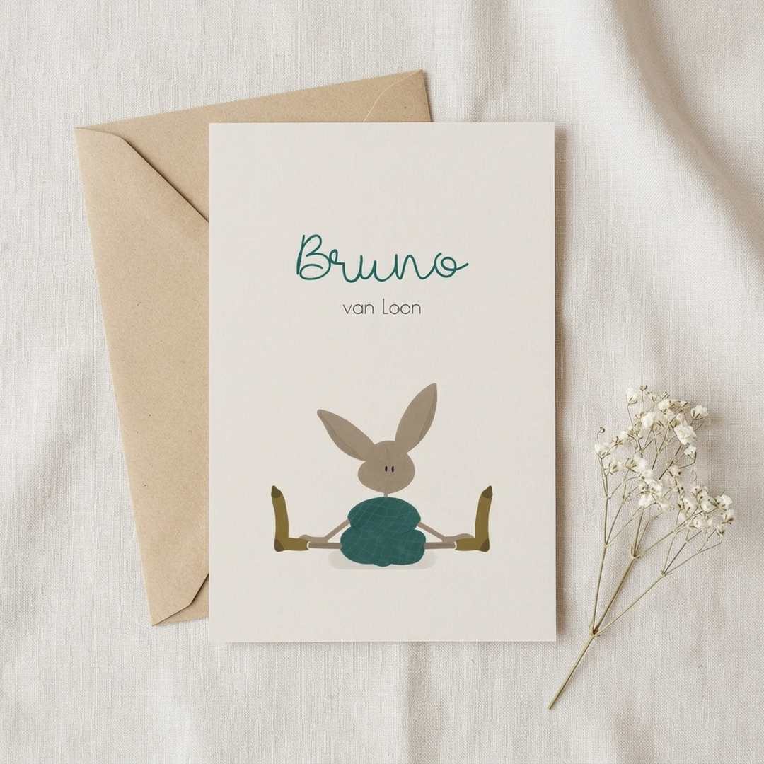 Geboortekaartje knuffel konijntje kleren sokjes