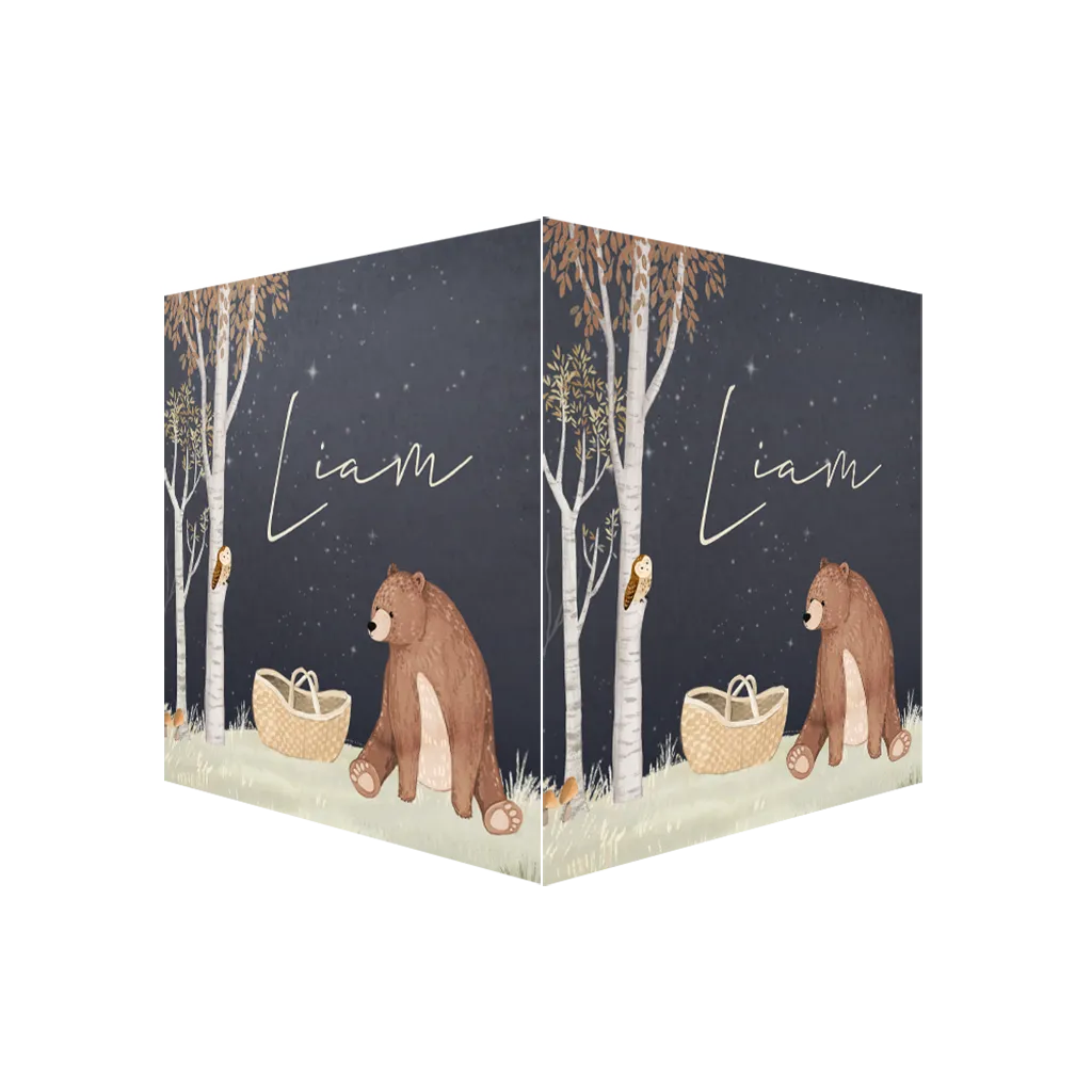 Raambord met naam en beertje in het bos