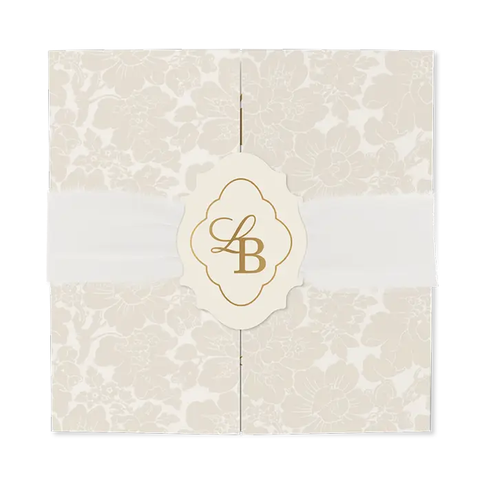 Faire-part de mariage en triptyque avec motif de fleurs en beige