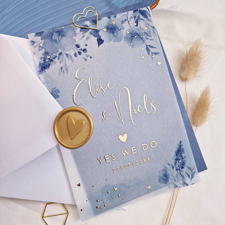 Trouwkaart kalkpapier bloemen blauw watercolour goudfolie (set 2 kaarten)