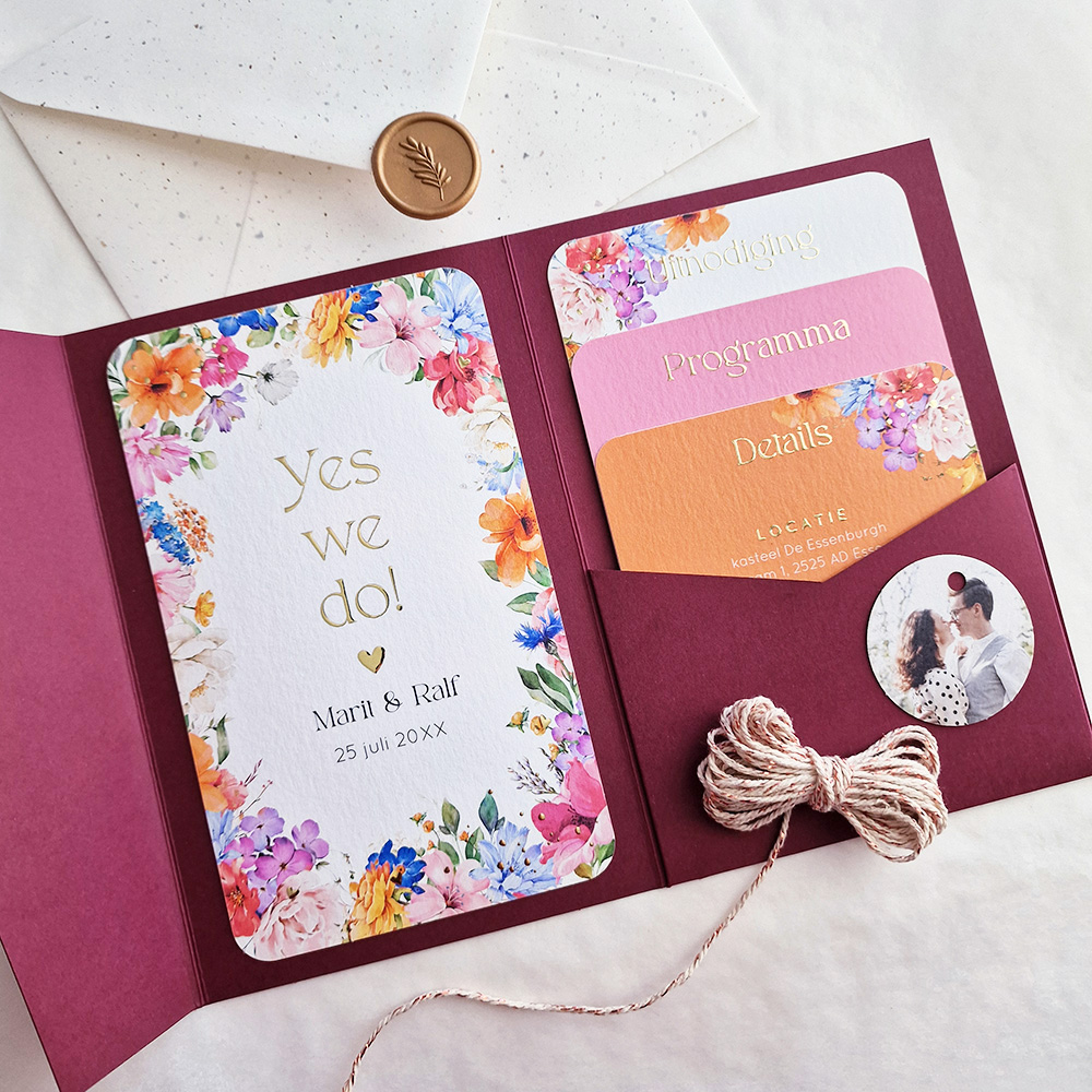 Pocketfold trouwkaart fleurige bloemen roze goudfolie Bright Flowers