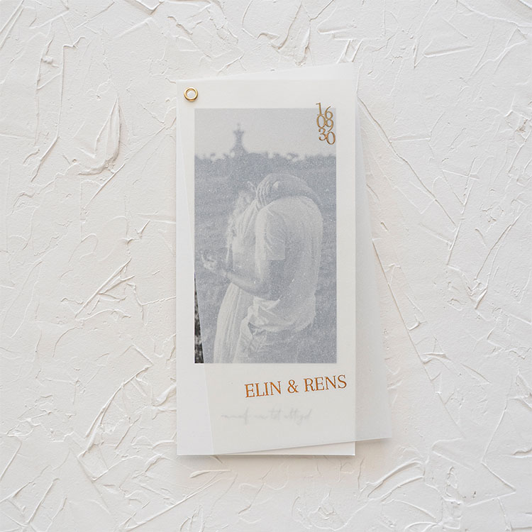 Trouwkaart kalkpapier met goudfolie en flensringetje
