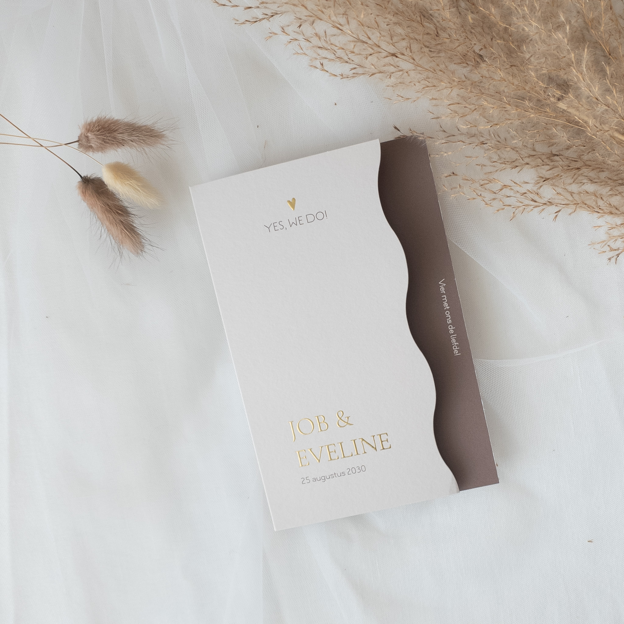Trouwkaart golfvorm beige bruin goud