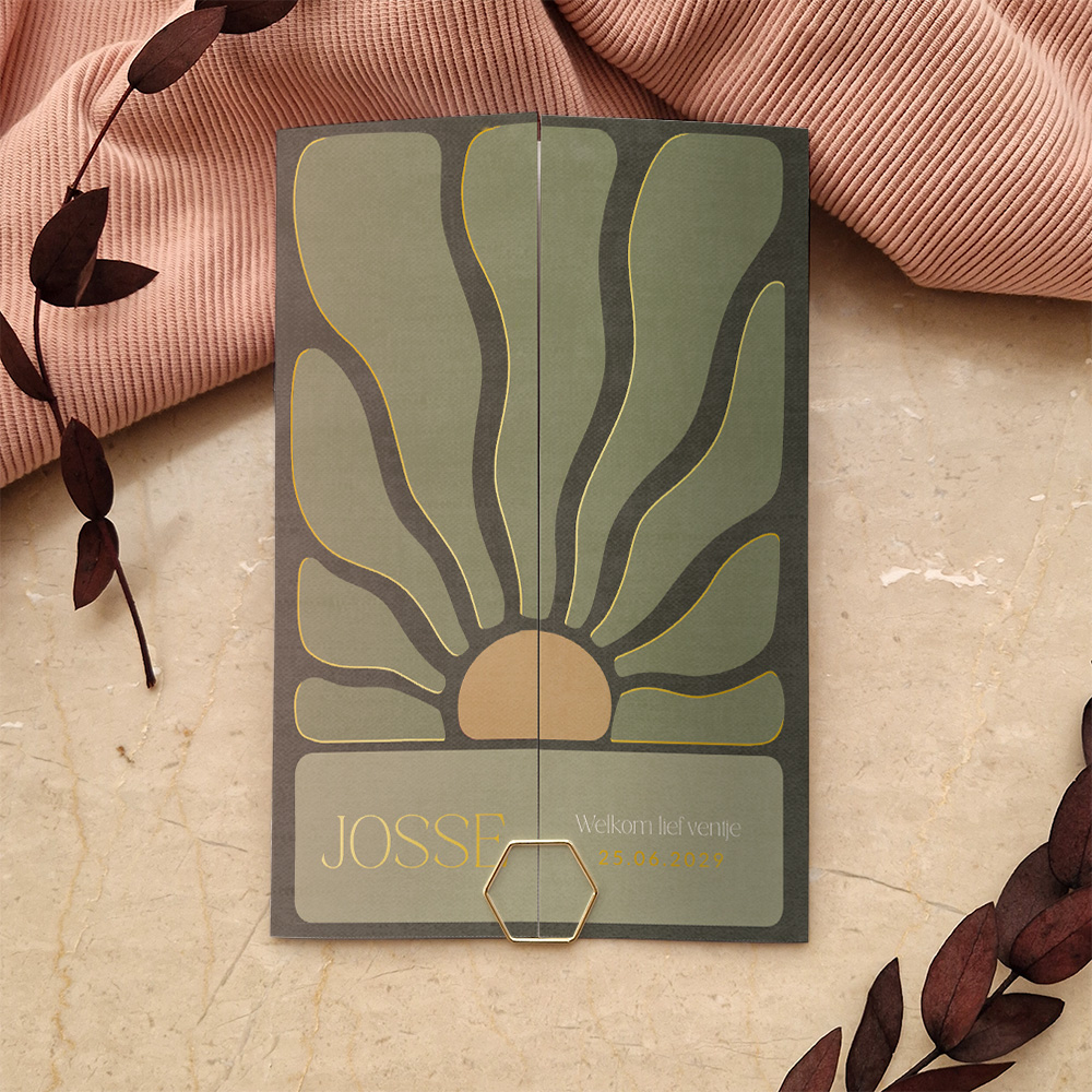 Unieke luikvouw geboortekaartje voor een jongen met zon