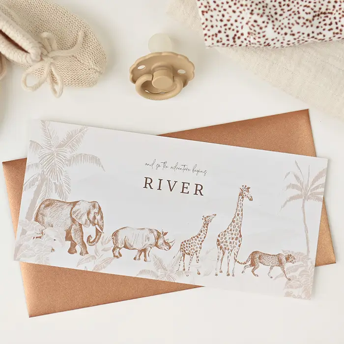 Handgetekend geboortekaartje met jungledieren