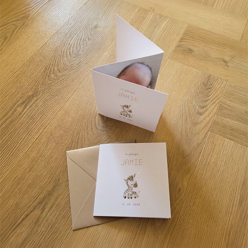 Unisex geboortekaartje met zebra en lief hartje
