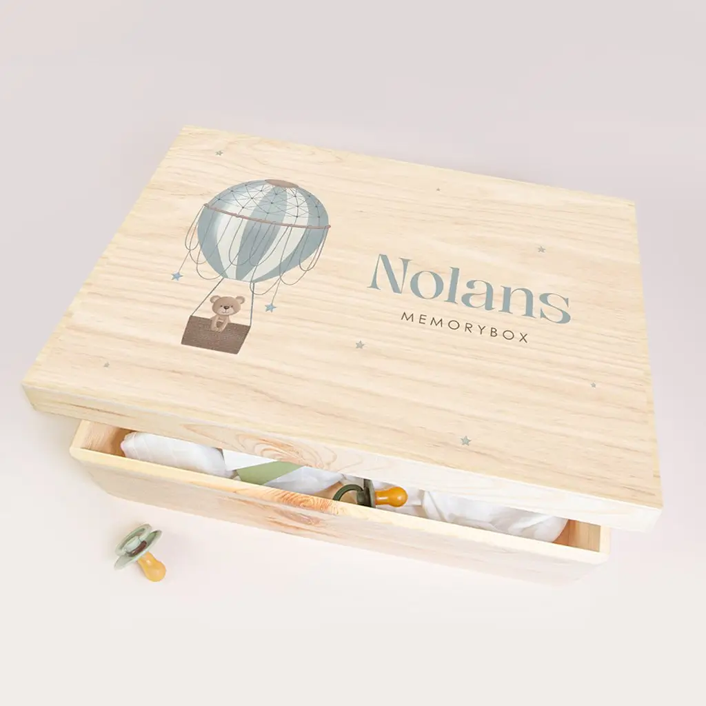 Houten memorybox met luchtballon en beertje