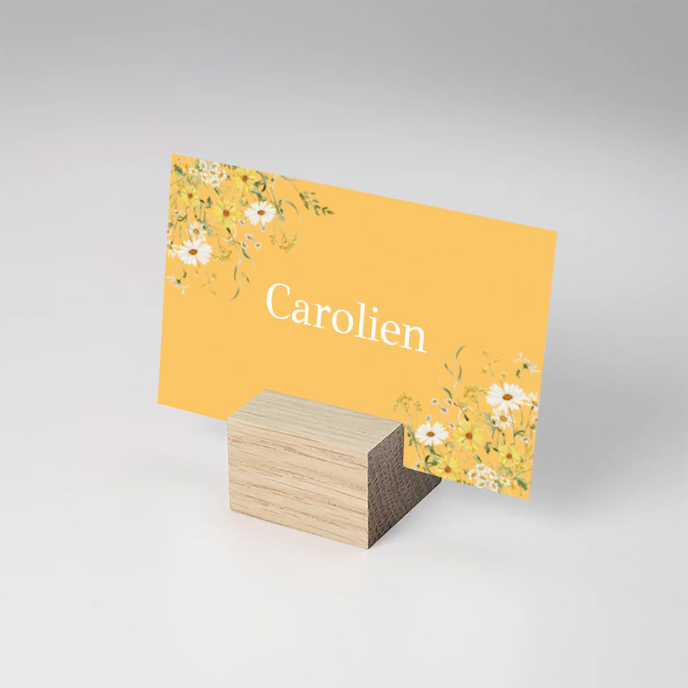 Naamkaartjes okergeel veldbloemen huwelijk