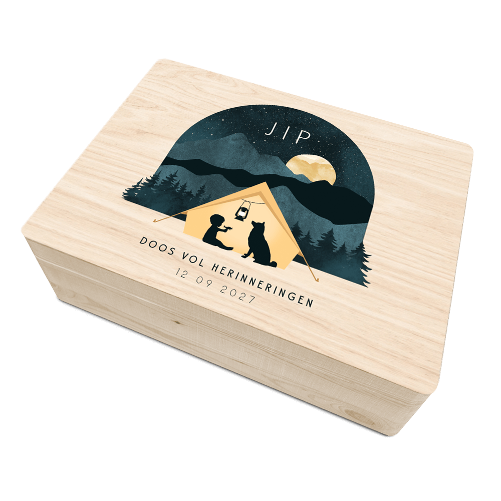 Stoere geboorte memory box jongen en hond kamperen in de nacht