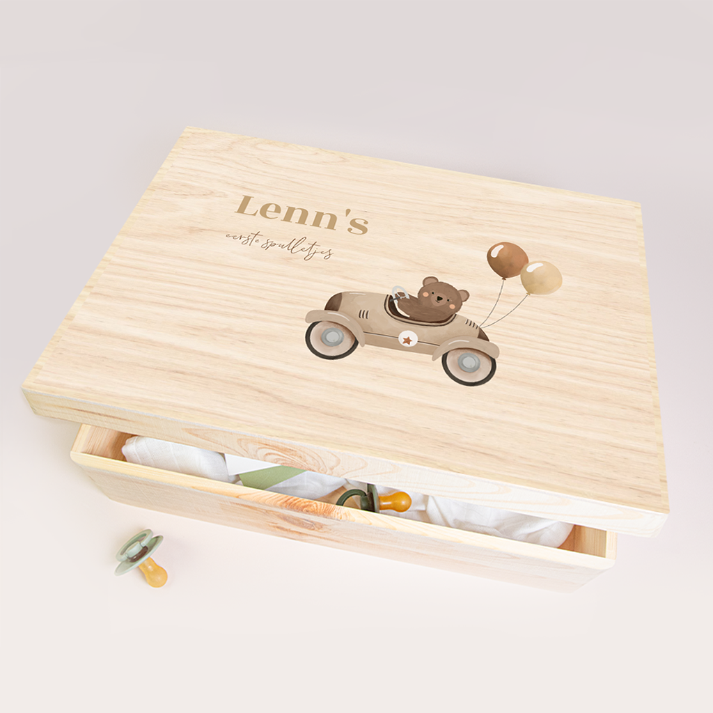 Memorybox baby met beertje in auto en ballonnen