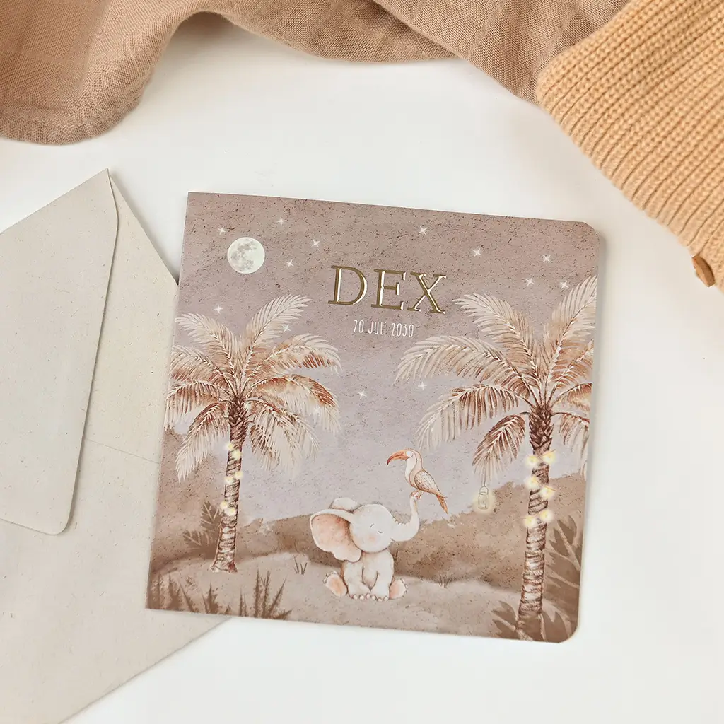 Stijlvol geboortekaartje in jungle thema met naam in folie