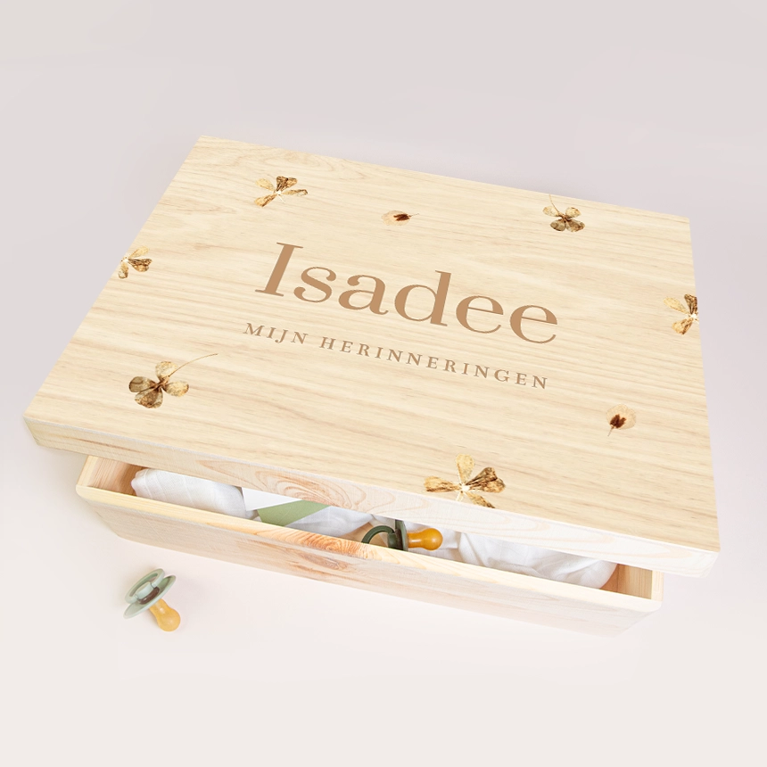 Memorybox met gedroogde bloemetjes