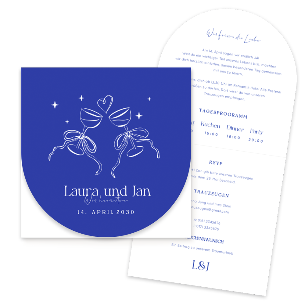 Originelle Hochzeitseinladung in Blau mit Weingläsern