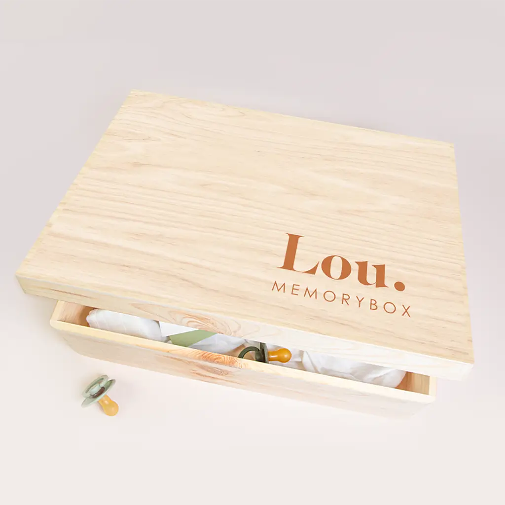 Memorybox baby minimalistisch met naam in terracotta