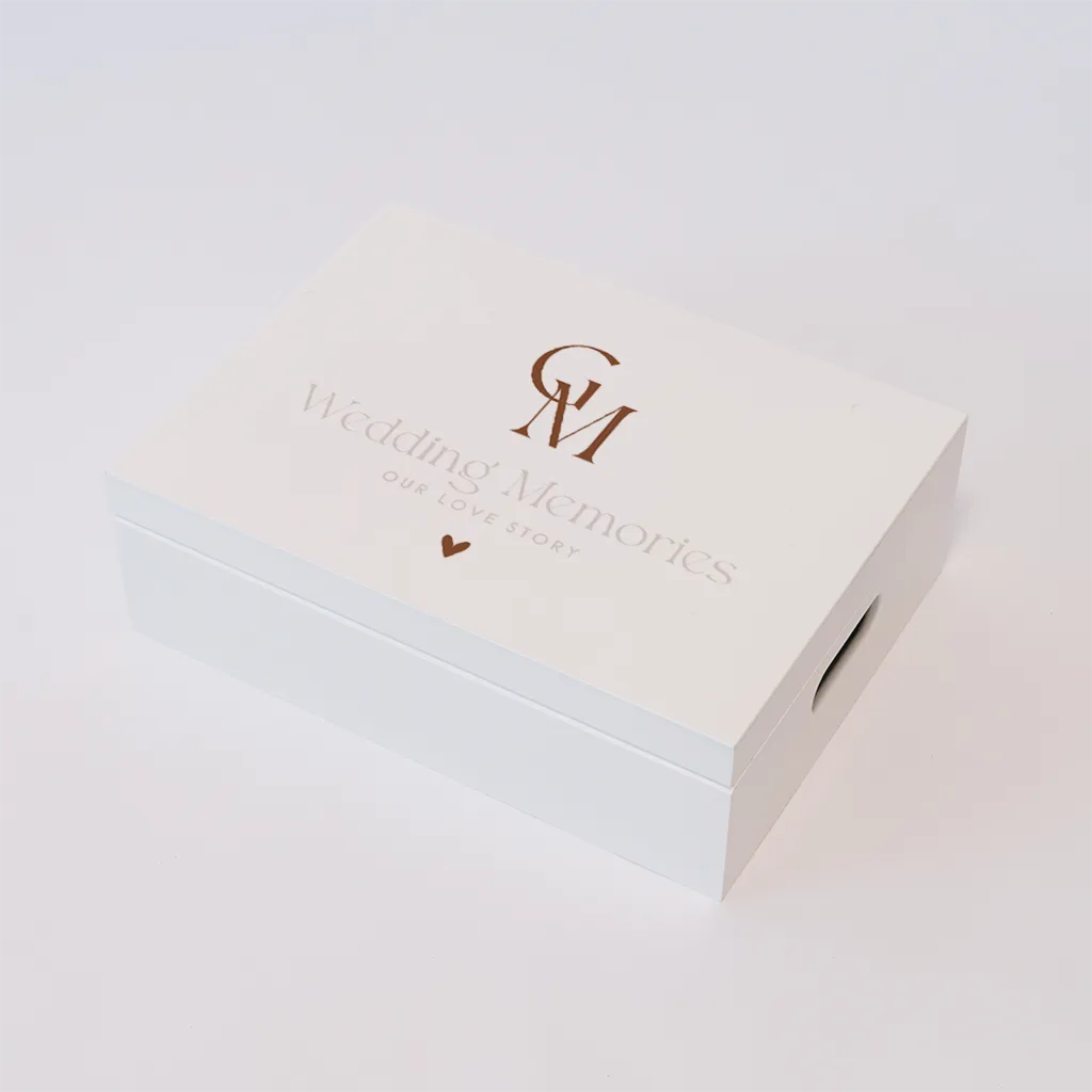 Memorybox huwelijk met initialen en hartje in bruin