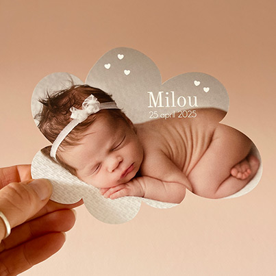 Geboortekaartje meisje met babyfoto in de vorm van een wolkje