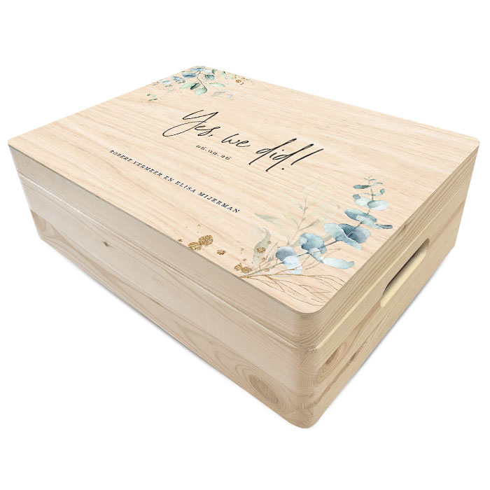 Yes we did trouw memory box van hout met eucalyptus bladeren