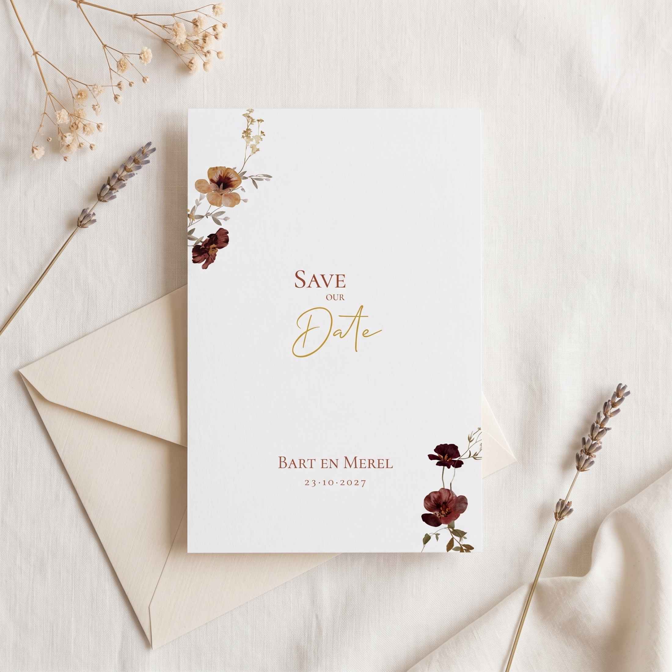 Save the Date kaart bloemen aardetinten