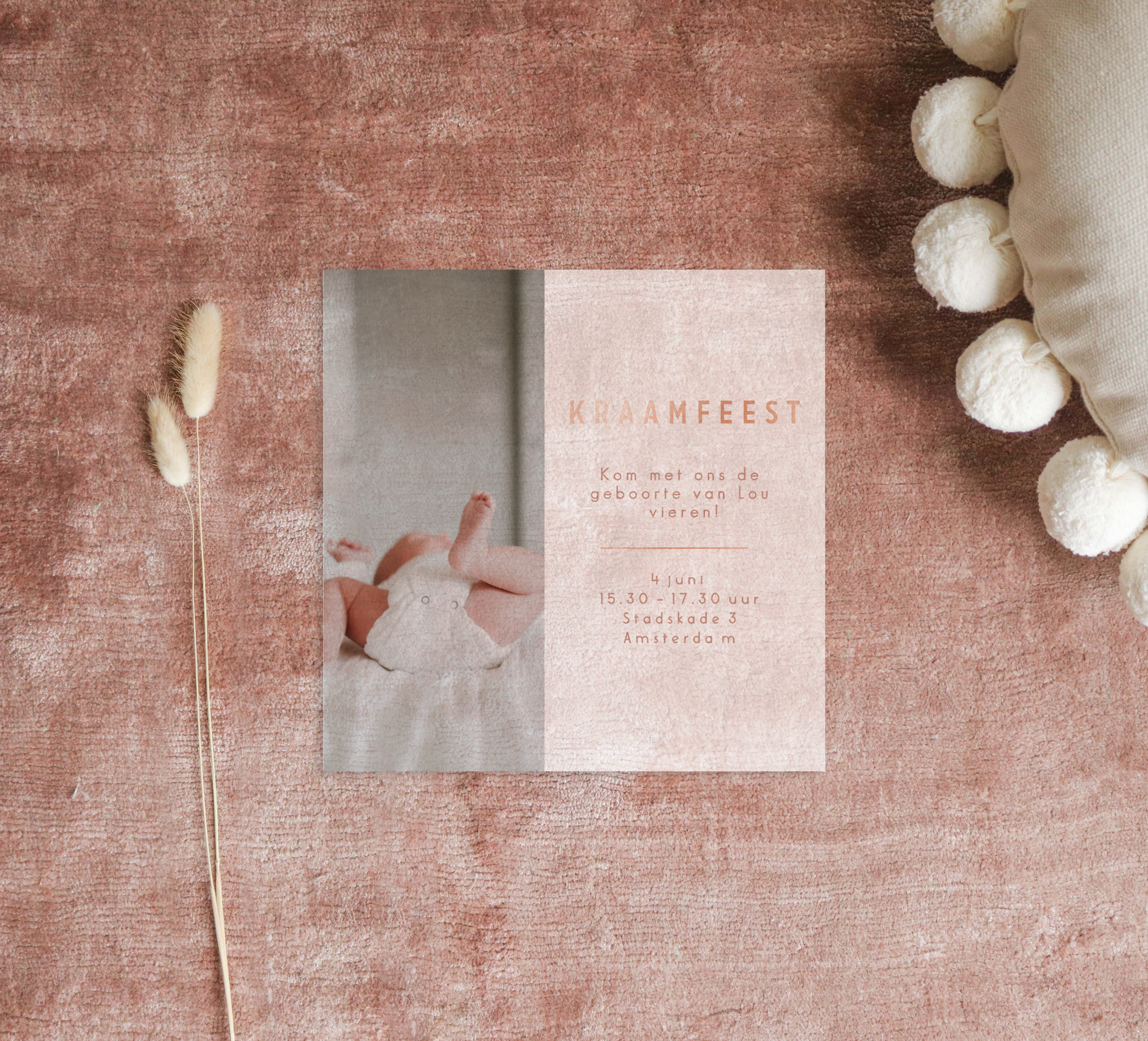 Kalkpapier kraamborrel uitnodiging met foto en roségoudfolie