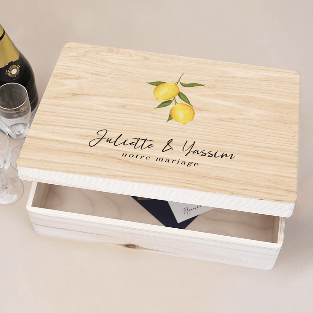 Boîte à souvenirs avec citrons jaunes et feuilles