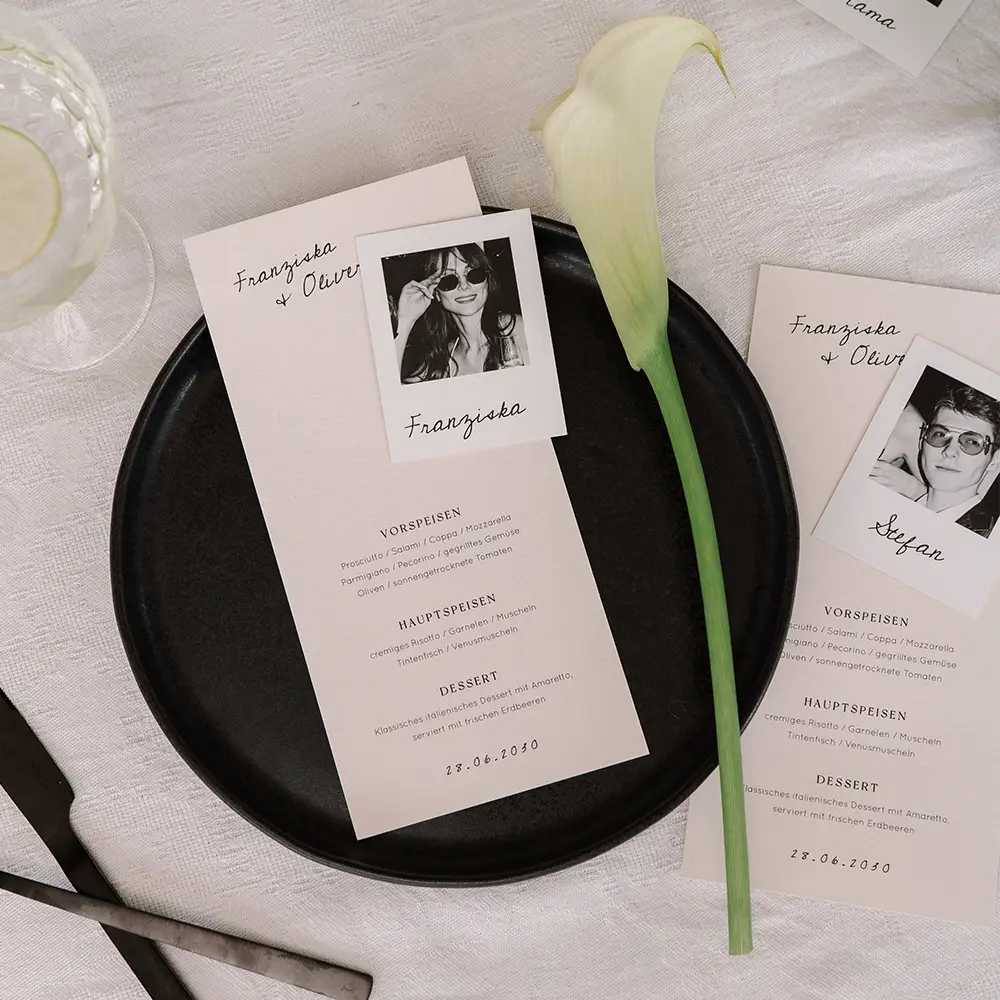 Elegante Menükarte zur Hochzeit im minimalistischen Design