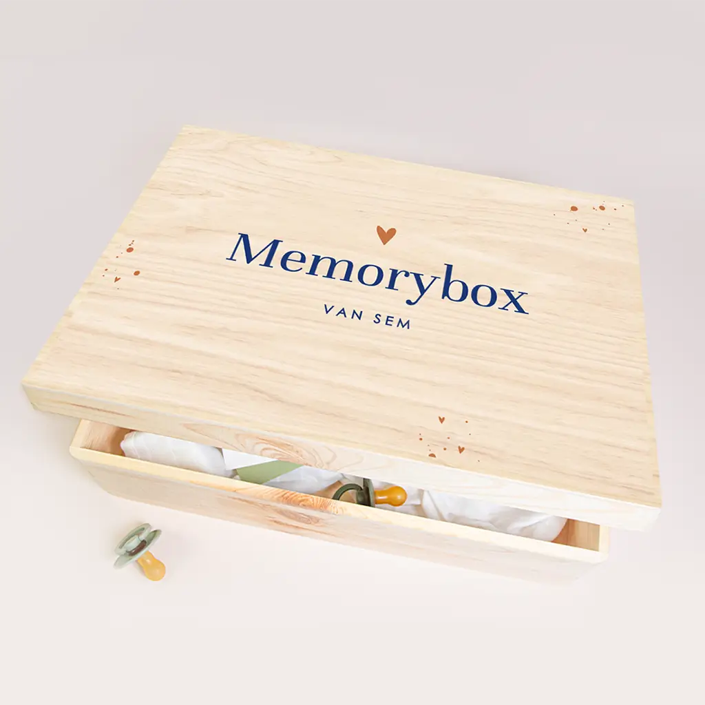Memorybox met stoere typografie, spetters en hartjes