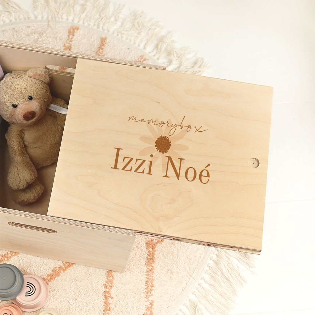 Memorybox met naam en madeliefje