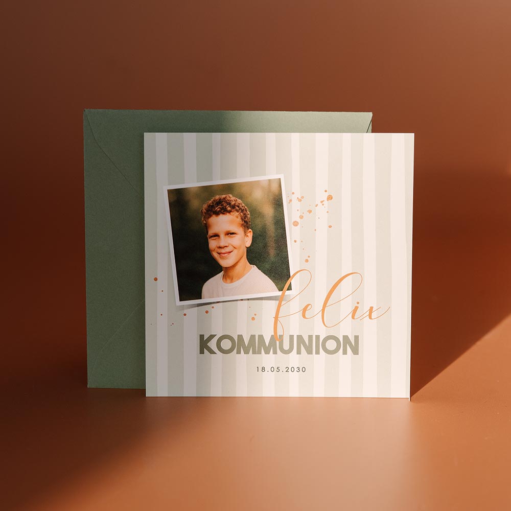 Grüne gestreifte Einladung zur Kommunion mit Foto
