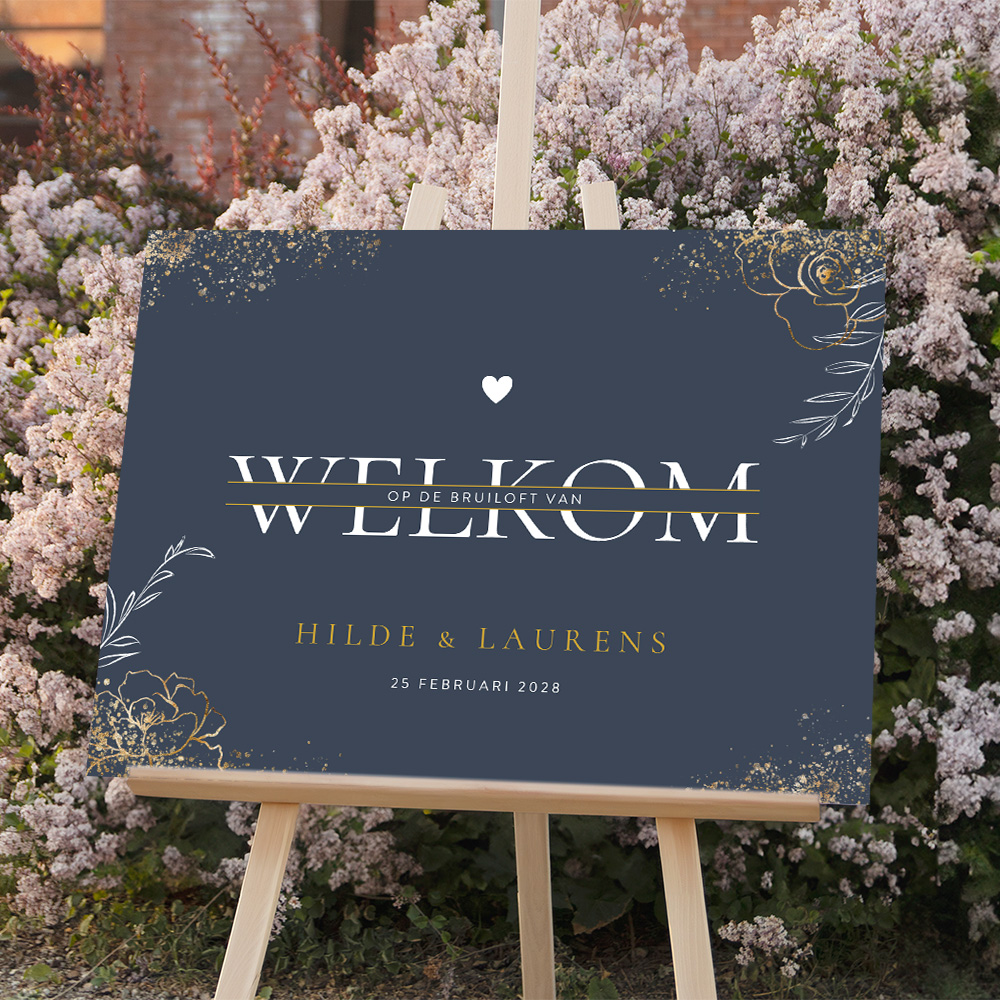 Donkerblauw welkomstbord met gouden bloemen