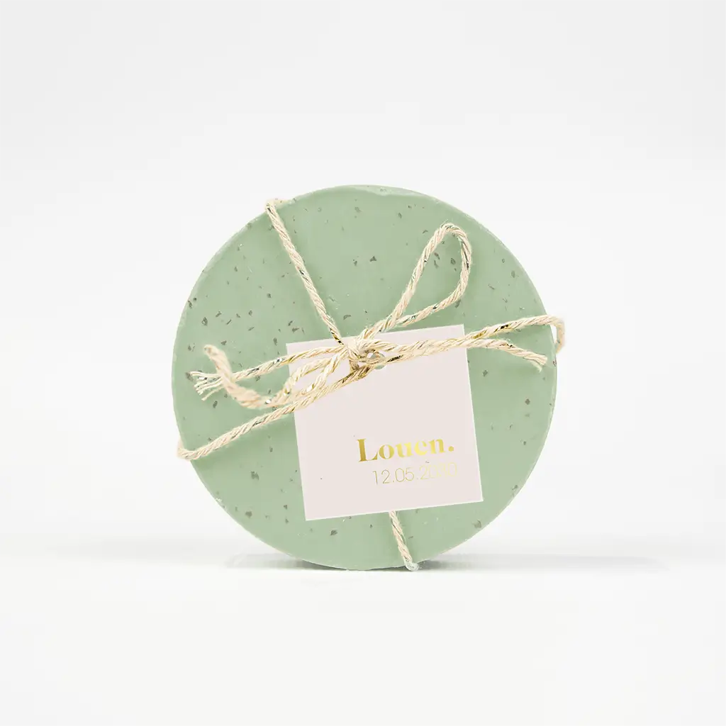 Label vierkant met goudfolie naam en datum