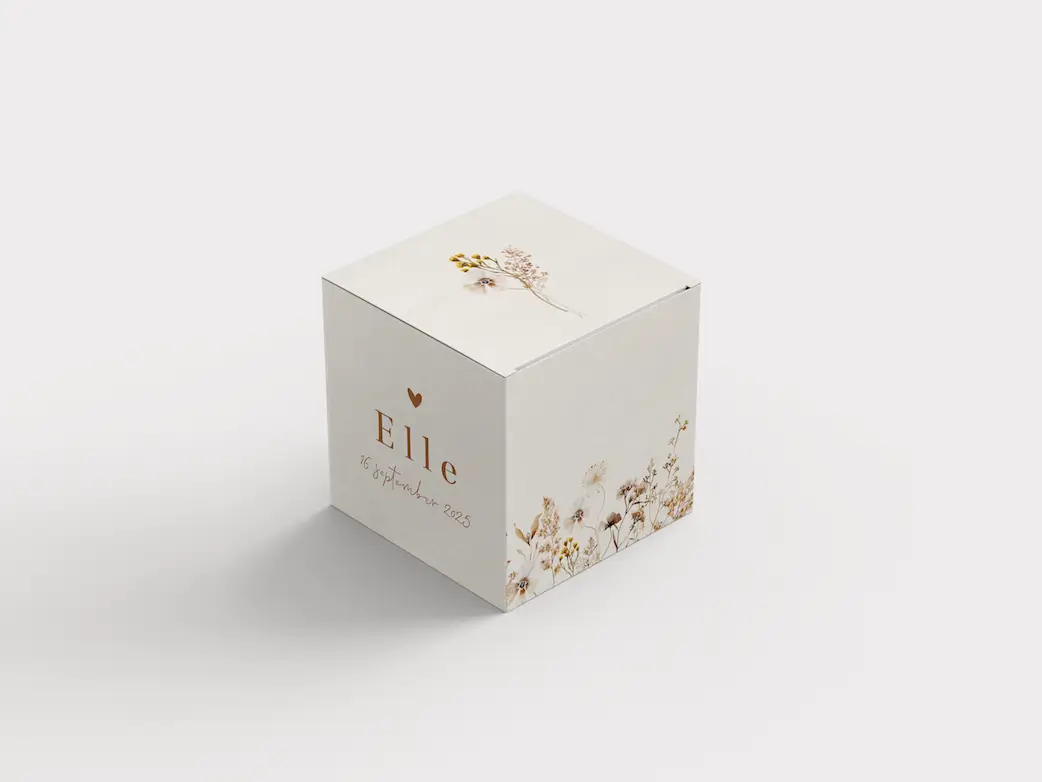 Doopsuikerdoosje met sierlijke bloemen