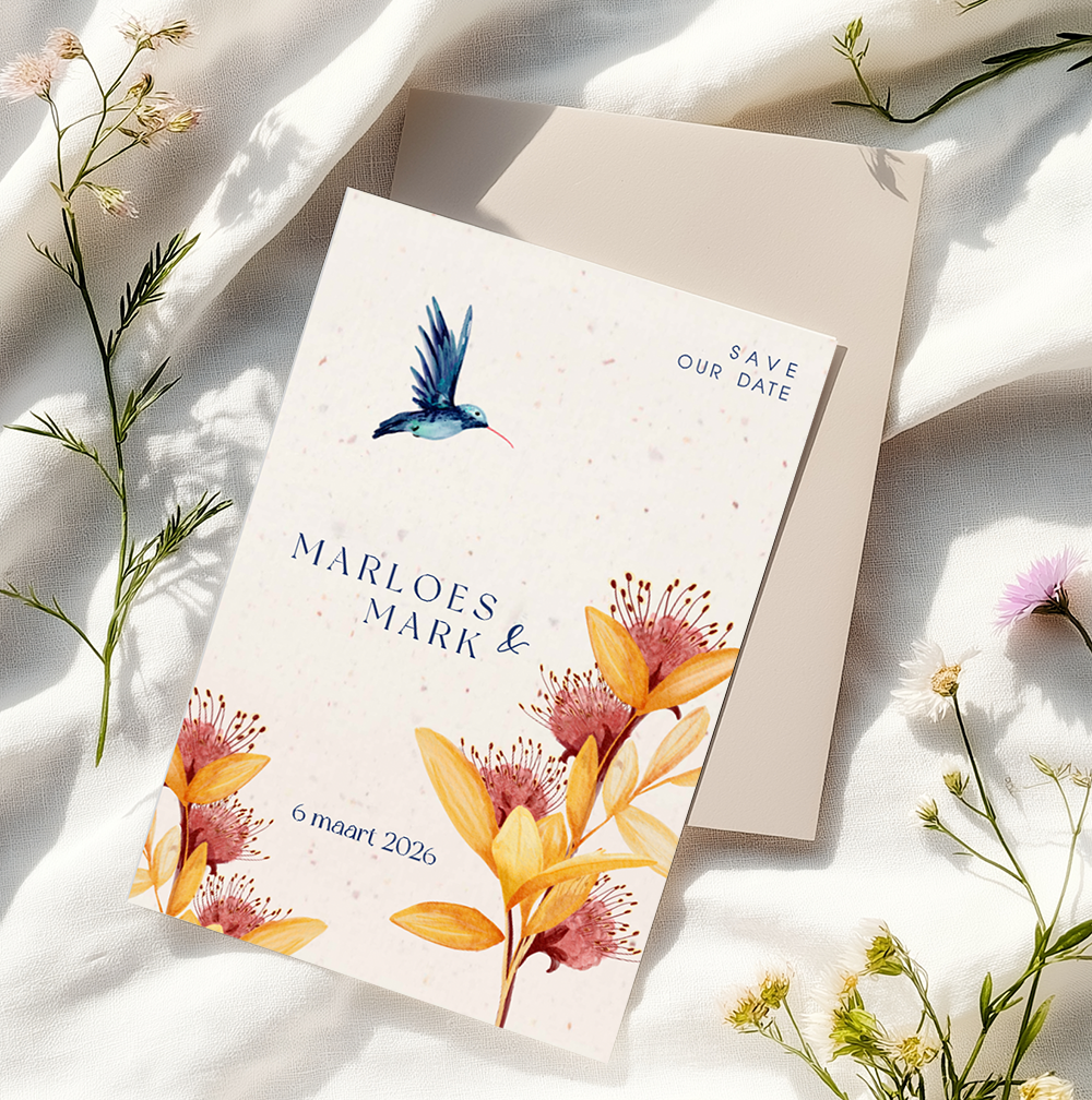 Duurzame minimalistische trouwkaart met kolibrie en tropische bloemen.