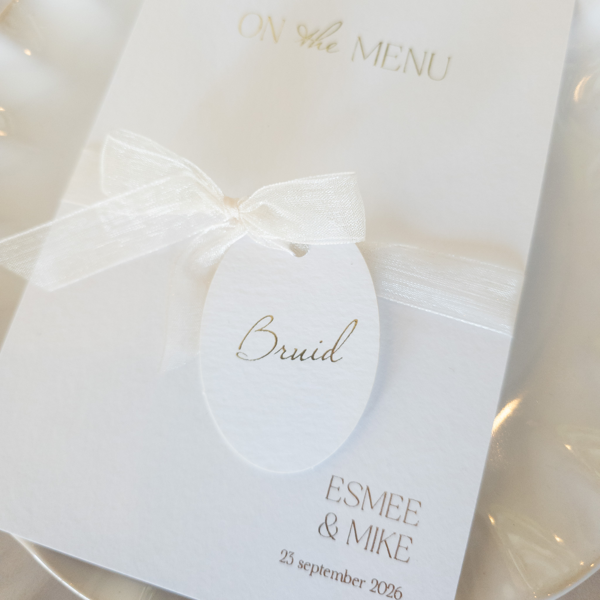 Naamkaartjes wit goudfolie ovaal