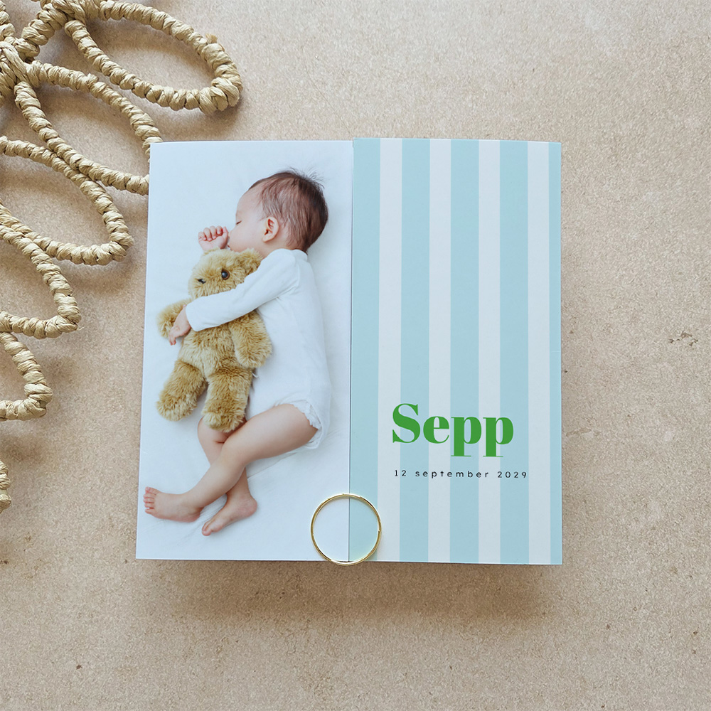 Theatervouw geboortekaartje met strepen en eigen foto