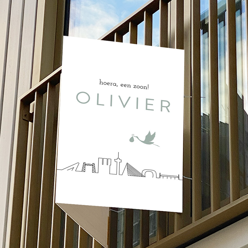 Geboortebord met groene ooievaar en skyline Rotterdam