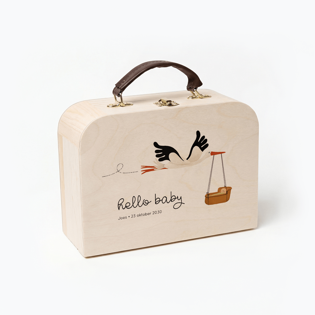 Houten koffertje met naam en ooievaar met baby