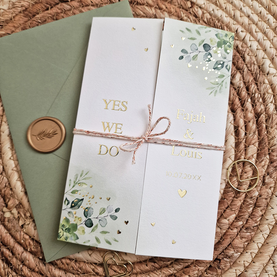 Romantische drieluik trouwkaart botanisch groen goudfolie